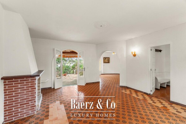 photo 5 House with garden and potential for a swimming pool, just steps from the sea
